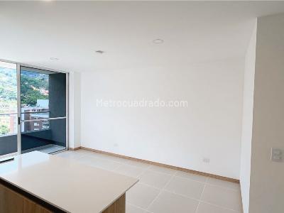 Apartamento de 3 alcobas en venta en Camino Verde, Envigado, 69 m² · foto 4 de 10