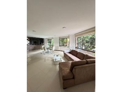 Apartamento en venta en El Poblado, Medellín · foto 2 de 13