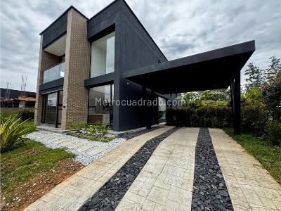 Casa de 4 alcobas en venta en Llano Grande, Rionegro, 500 m² · foto 2 de 20