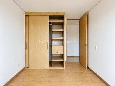 Apartamento de 3 alcobas en venta en San Jose, Sabaneta, 63 m² · foto 5 de 11