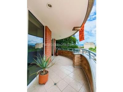 Apartamento de 4 alcobas en venta en Laureles Estadio, Medellín, 123 m² · foto 2 de 15