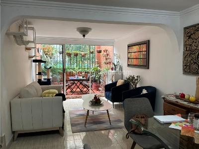 Casa de 4 alcobas en venta en Primavera, Envigado, 135 m² · foto 2 de 16