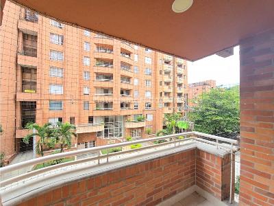 Apartamento de 3 alcobas en venta en Conquistadores, Medellín, 100 m² · foto 2 de 20