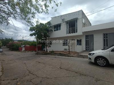 Casa de 5 alcobas en venta en Miraflores, Girardot, 140 m² · foto 3 de 17