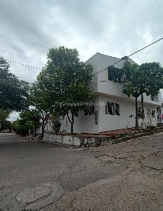 Casa de 5 alcobas en venta en Miraflores, Girardot, 140 m² · foto 4 de 17