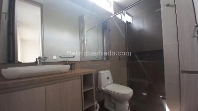Casa de 4 alcobas en venta en El Peñon, Girardot, 220 m² · foto 7 de 20