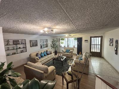 Casa de 5 alcobas en venta en El Campincito, Chía, 388 m² · foto 4 de 20