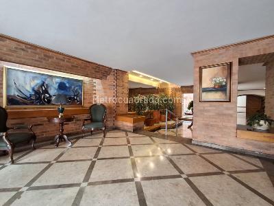 Apartamento de 3 alcobas en venta en La Carolina, Bogotá, 180 m² · foto 2 de 20