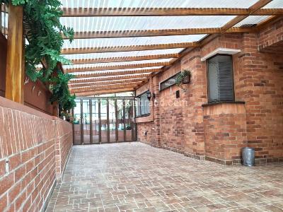 Apartamento de 3 alcobas en venta en La Carolina, Bogotá, 180 m² · foto 7 de 20