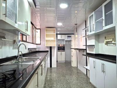 Apartamento de 3 alcobas en venta en La Carolina, Bogotá, 180 m² · foto 11 de 20