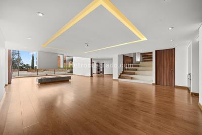Apartamento de 4 alcobas en arriendo en Chico Alto, Bogotá, 400 m² · foto 2 de 20