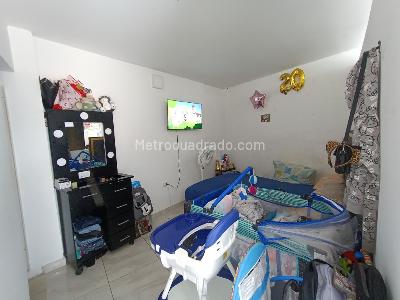 Casa de 5 alcobas en venta en Miraflores, Girardot, 200 m² · foto 15 de 20