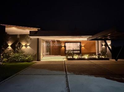 Casa de 4 alcobas en venta en Club San Jacinto, Chía, 378 m² · foto 2 de 19
