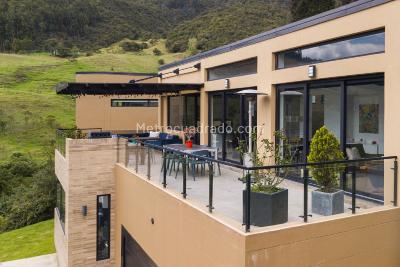 Casa de 3 alcobas en arriendo en Vereda De Chuntame, Cajicá, 389 m² · foto 2 de 20