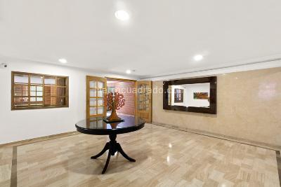 Apartamento de 3 alcobas en venta en San Jose Del Prado, Bogotá, 160 m² · foto 2 de 15