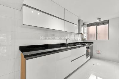 Apartamento de 3 alcobas en venta en San Jose Del Prado, Bogotá, 160 m² · foto 3 de 15