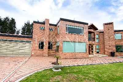 Casa de 4 alcobas en venta en San Sebastian, Bogotá, 539 m² · foto 2 de 16