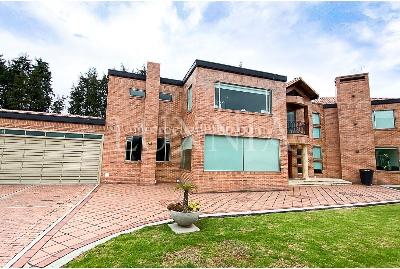 Casa de 4 alcobas en venta en San Sebastian, Bogotá, 539 m² · foto 1 de 17
