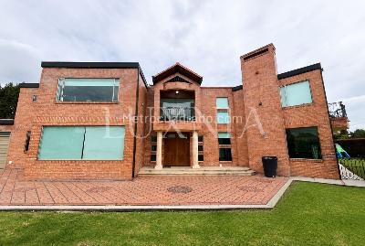 Casa de 4 alcobas en venta en San Sebastian, Bogotá, 539 m² · foto 2 de 17