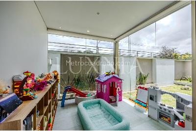 Casa de 5 alcobas en venta en Santa Barbara Alta, Bogotá, 905 m² · foto 15 de 20