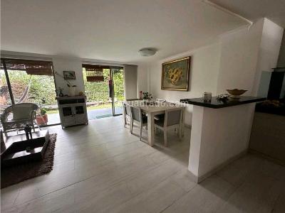 Casa de 3 alcobas en venta en Alto Del Escobero, Envigado, 240 m² · foto 2 de 20