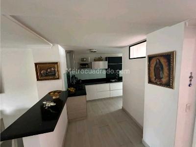Casa de 3 alcobas en venta en Alto Del Escobero, Envigado, 240 m² · foto 3 de 20