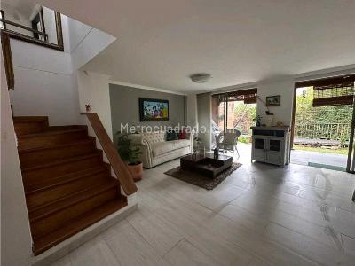 Casa de 3 alcobas en venta en Alto Del Escobero, Envigado, 240 m² · foto 10 de 20