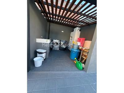 Casa de 4 alcobas en venta en Los Colores, Medellín, 371 m² · foto 8 de 20