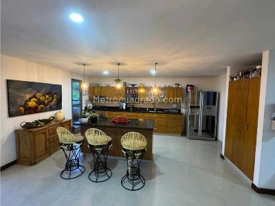 Apartamento de 4 alcobas en venta en Centro, Sabaneta, 269 m² · foto 3 de 20