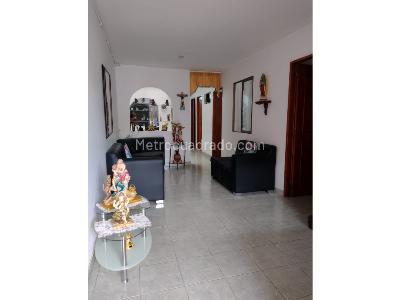 Casa de 4 alcobas en venta en Campo Valdes, Medellín, 100 m² · foto 2 de 20