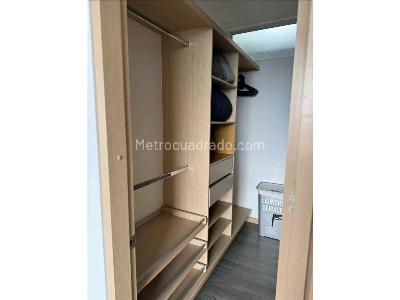 Apartaestudio en venta en El Poblado, Medellín, 70 m² · foto 17 de 20
