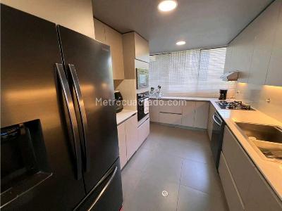 Apartamento de 4 alcobas en venta en Los Balsos, Medellín, 212 m² · foto 10 de 15