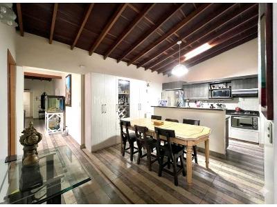 Casa de 5 alcobas en venta en Calasanz, Medellín, 180 m² · foto 2 de 14