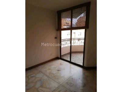 Apartamento de 3 alcobas en venta en Laureles, Medellín, 132 m² · foto 11 de 19