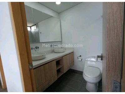 Apartamento de 3 alcobas en venta en El Poblado, Medellín, 88 m² · foto 14 de 15