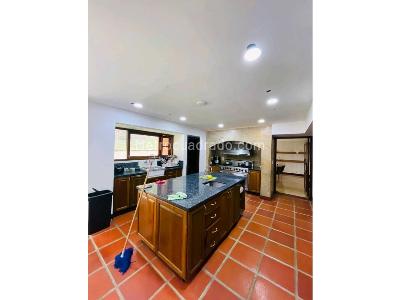 Casa de 4 alcobas en venta en El Poblado, Medellín, 1500 m² · foto 8 de 20