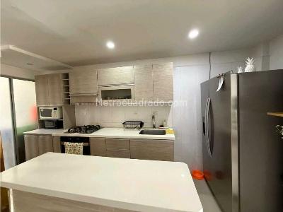 Apartamento en venta en La Floresta, Medellín · foto 4 de 14