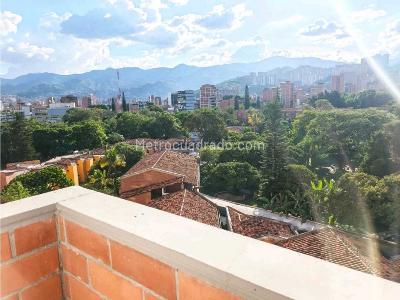 Apartamento de 3 alcobas en venta en Los Colores, Medellín, 82 m² · foto 2 de 17