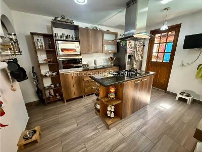 Apartamento de 3 alcobas en venta en La Mota, Medellín, 100 m² · foto 2 de 12