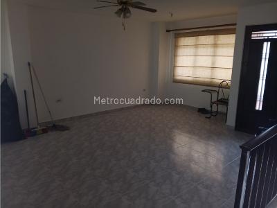 Casa de 4 alcobas en venta en Aranjuez, Medellín, 195 m² · foto 2 de 14