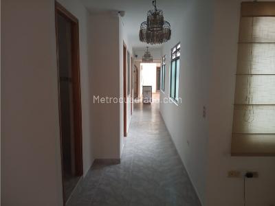 Casa de 4 alcobas en venta en Aranjuez, Medellín, 195 m² · foto 3 de 14