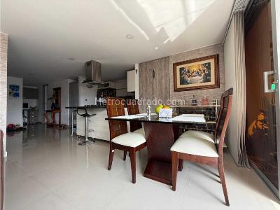 Apartamento de 3 alcobas en venta en Los Colores, Medellín, 114 m² · foto 3 de 12