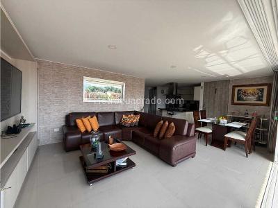 Apartamento de 3 alcobas en venta en Los Colores, Medellín, 114 m² · foto 4 de 12