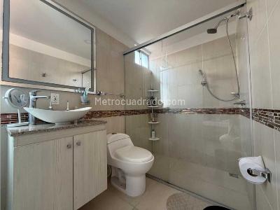 Apartamento de 3 alcobas en venta en Los Colores, Medellín, 114 m² · foto 7 de 12