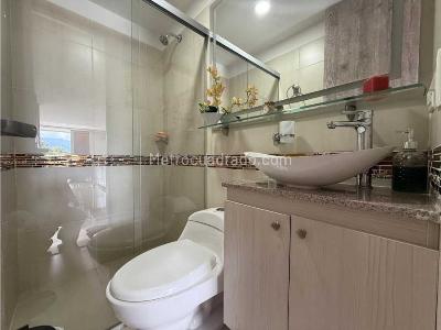 Apartamento de 3 alcobas en venta en Los Colores, Medellín, 114 m² · foto 9 de 12
