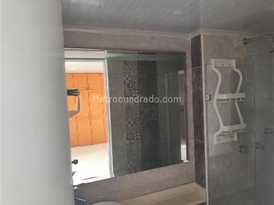 Apartamento de 3 alcobas en venta en Loma De Los Bernal, Medellín, 78 m² · foto 9 de 20