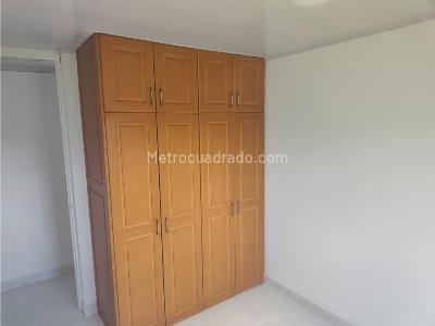 Apartamento de 3 alcobas en venta en Loma De Los Bernal, Medellín, 78 m² · foto 10 de 20