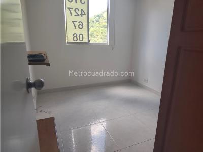 Apartamento de 3 alcobas en venta en Loma De Los Bernal, Medellín, 78 m² · foto 14 de 20