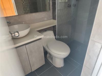 Apartamento de 3 alcobas en venta en Loma De Los Bernal, Medellín, 78 m² · foto 15 de 20