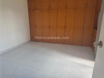 Apartamento de 3 alcobas en venta en Loma De Los Bernal, Medellín, 78 m² · foto 16 de 20